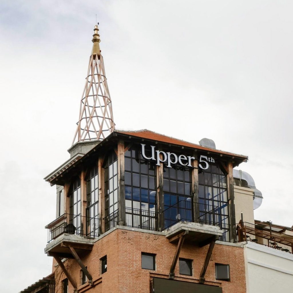 Upper 5th Rooftop บาร์ เชียงใหม่